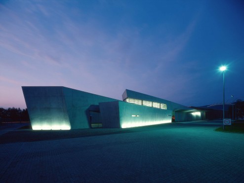 Das Feuerwehrhaus der Vitra in Weil am Rhein, 1994, Architektin: Zaha Hadid
